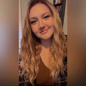 Chelsey smith cosmetics apricot Becky glueless wig good condition lace front